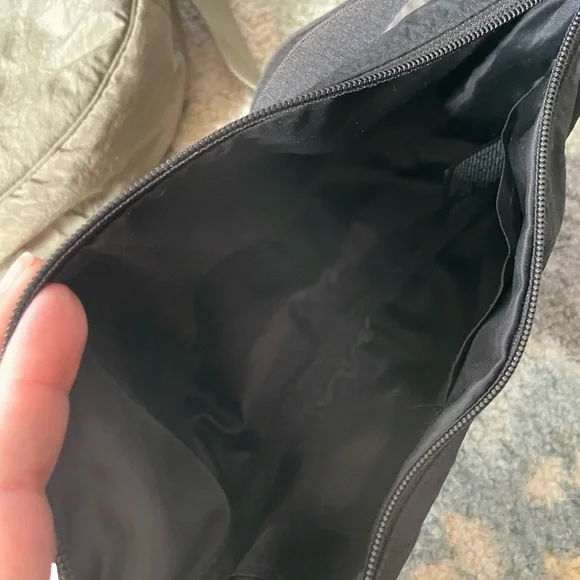 Uniqlo round mini shoulder crossbody bag - you pick the color - Picture 6 of 6